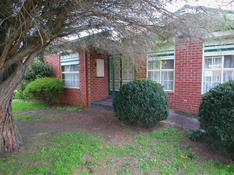 8 Hurlstone Crescent, Mill Park VIC 3082
