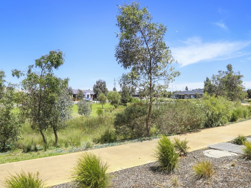 10 Chanticleer Drive, Mernda VIC 3754