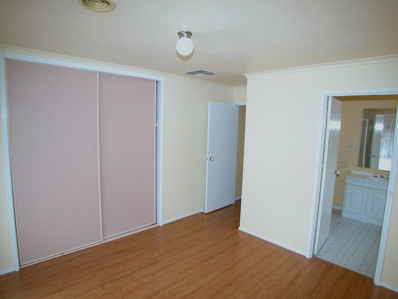 113 Woolnough Drive, Mill Park VIC 3082