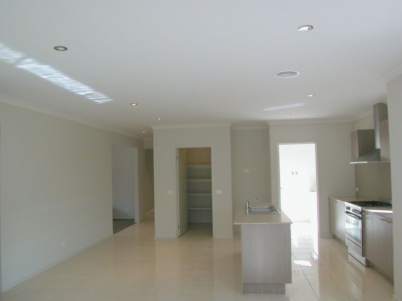 4 Wood Forest Street, South Morang VIC 3752