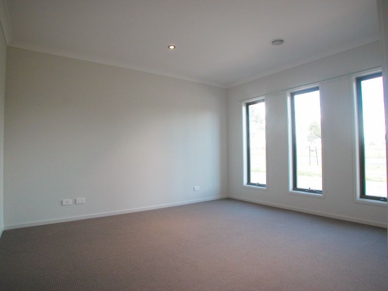 4 Wood Forest Street, South Morang VIC 3752