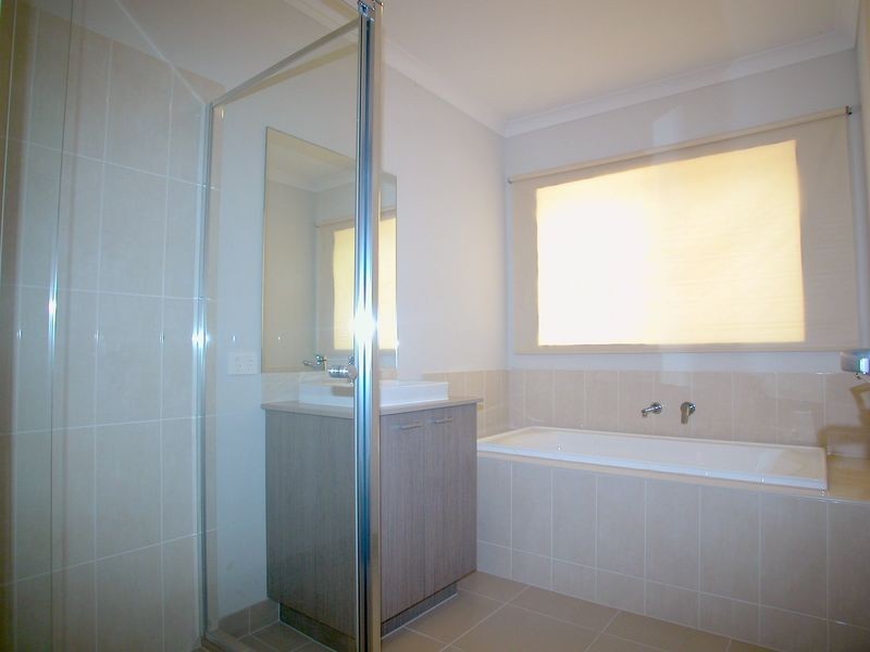 4 Wood Forest Street, South Morang VIC 3752