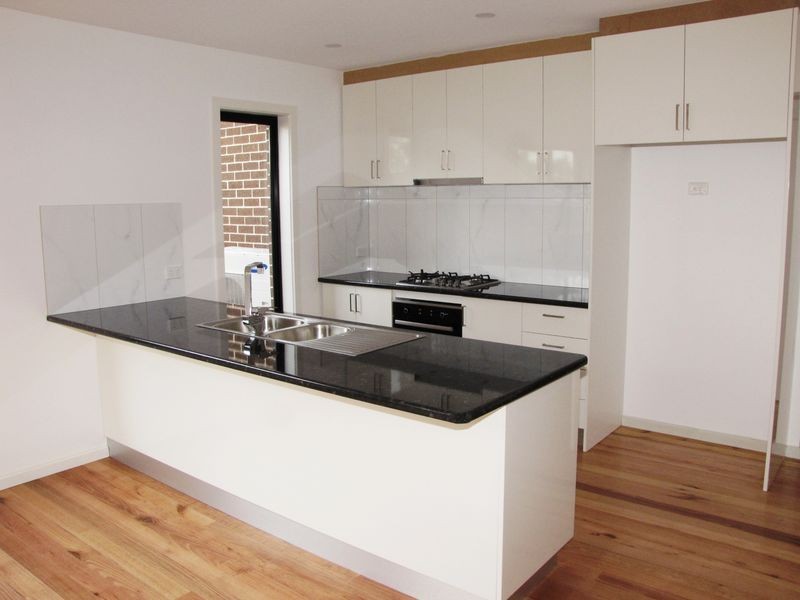 2/51 Hurlstone Crescent, Mill Park VIC 3082