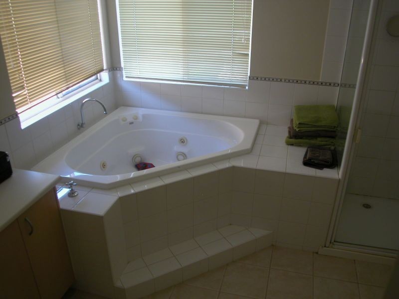 11 Redbark Hill Circuit, South Morang VIC 3752