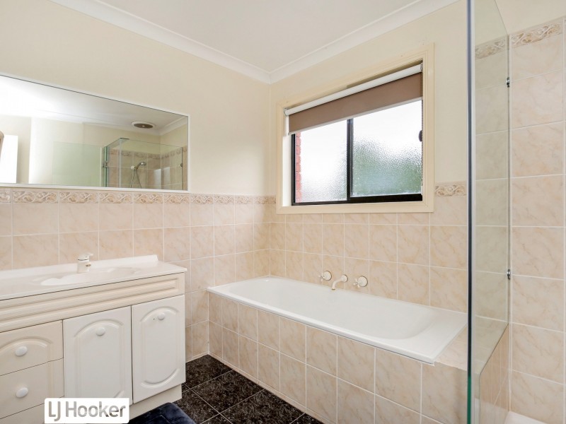 52 Capri Close, South Morang VIC 3752