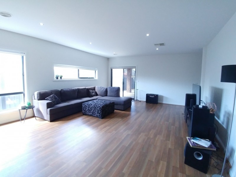 22 Risdon Chase, Wollert VIC 3750
