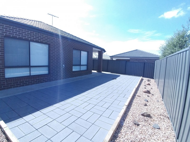22 Risdon Chase, Wollert VIC 3750