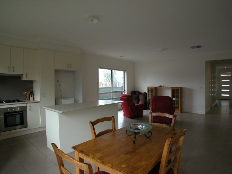 24 Panton Gap, South Morang VIC 3752