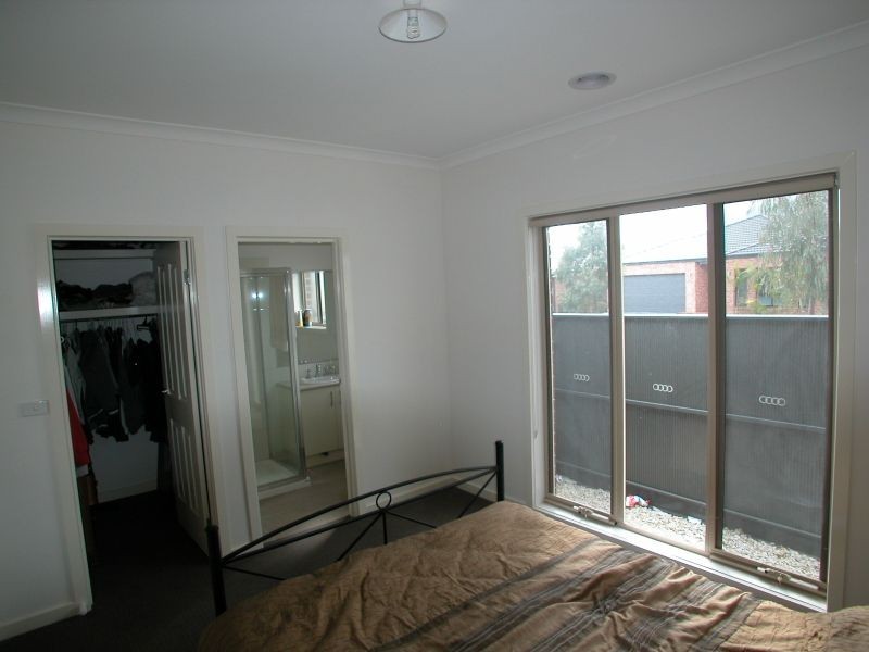 24 Panton Gap, South Morang VIC 3752