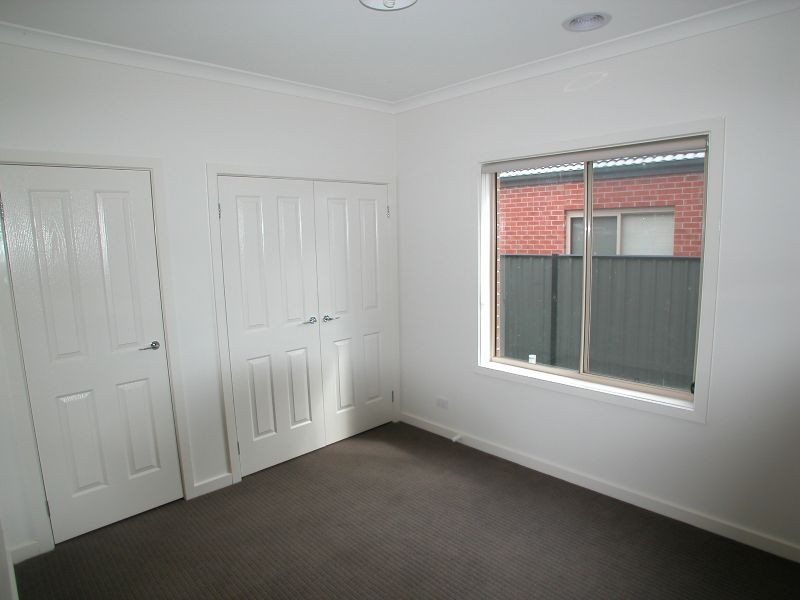 24 Panton Gap, South Morang VIC 3752