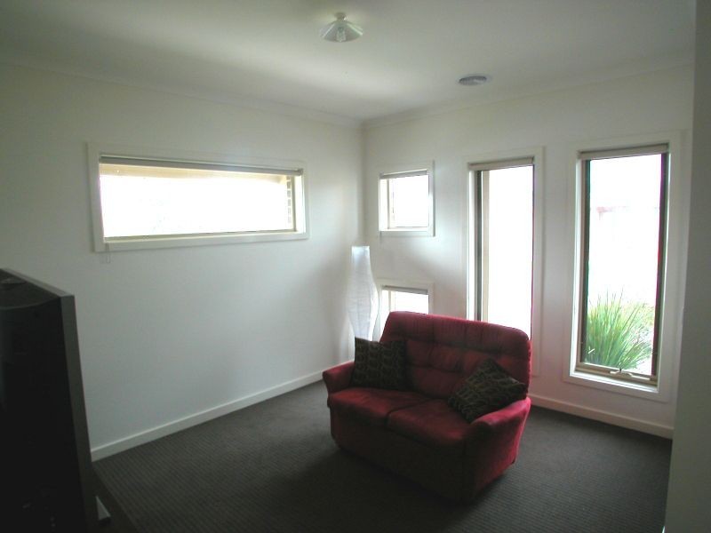 24 Panton Gap, South Morang VIC 3752