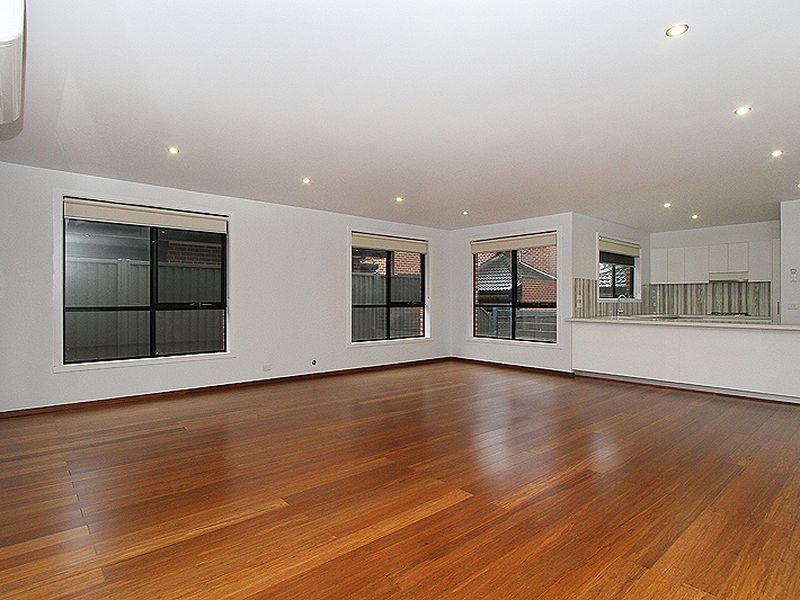 22 McLaughlin Crescent, Mill Park VIC 3082