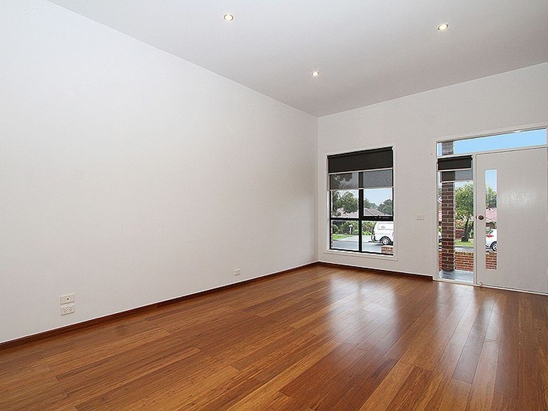 22 McLaughlin Crescent, Mill Park VIC 3082