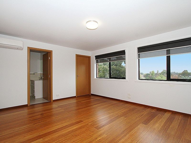 22 McLaughlin Crescent, Mill Park VIC 3082