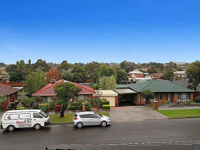 22 McLaughlin Crescent, Mill Park VIC 3082