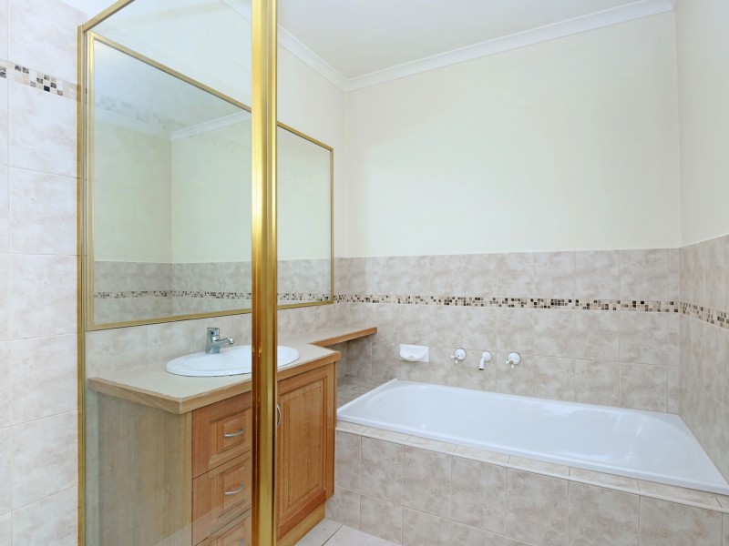 23 Vincent Drive, South Morang VIC 3752