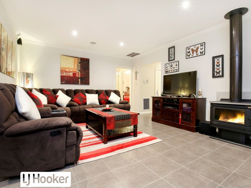 13 Jondarvan Drive, Mernda VIC 3754