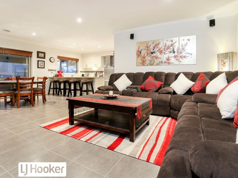 13 Jondarvan Drive, Mernda VIC 3754