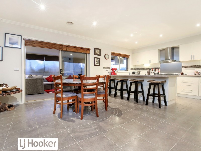 13 Jondarvan Drive, Mernda VIC 3754