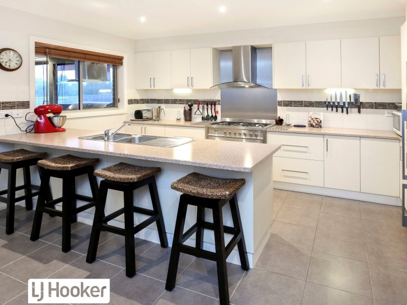 13 Jondarvan Drive, Mernda VIC 3754