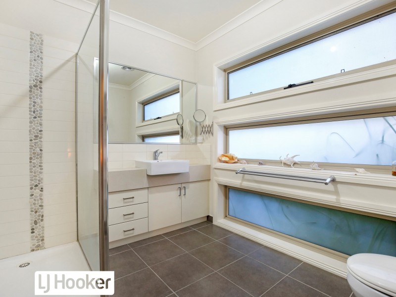 13 Jondarvan Drive, Mernda VIC 3754