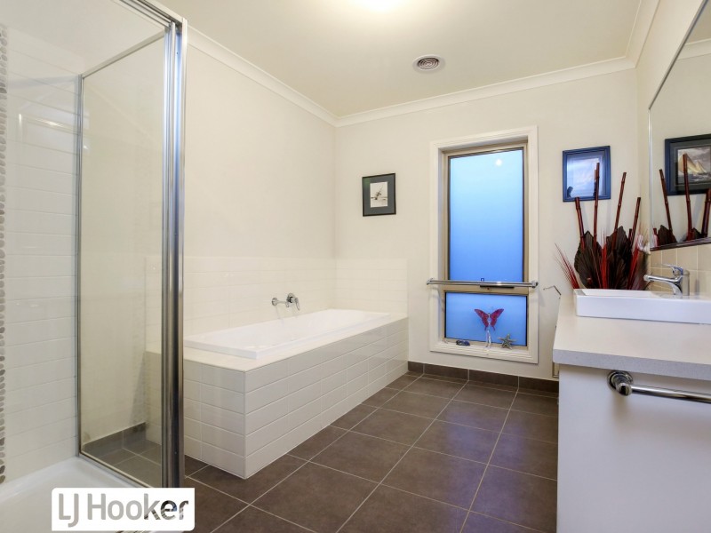 13 Jondarvan Drive, Mernda VIC 3754