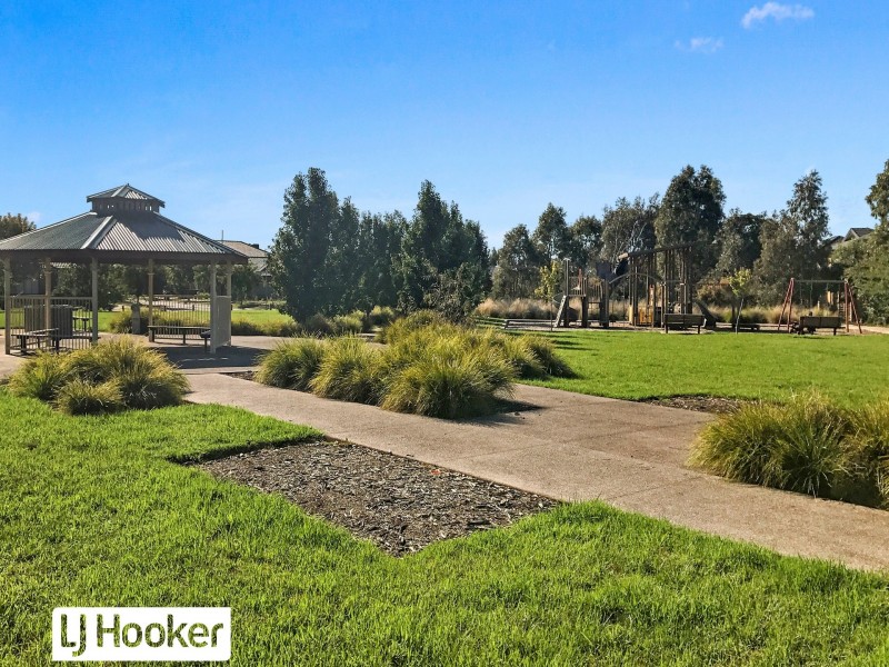 13 Jondarvan Drive, Mernda VIC 3754