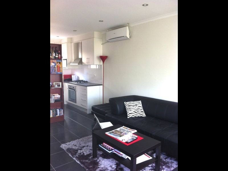 11/2 St. Kinnord Street, Aberfeldie VIC 3040