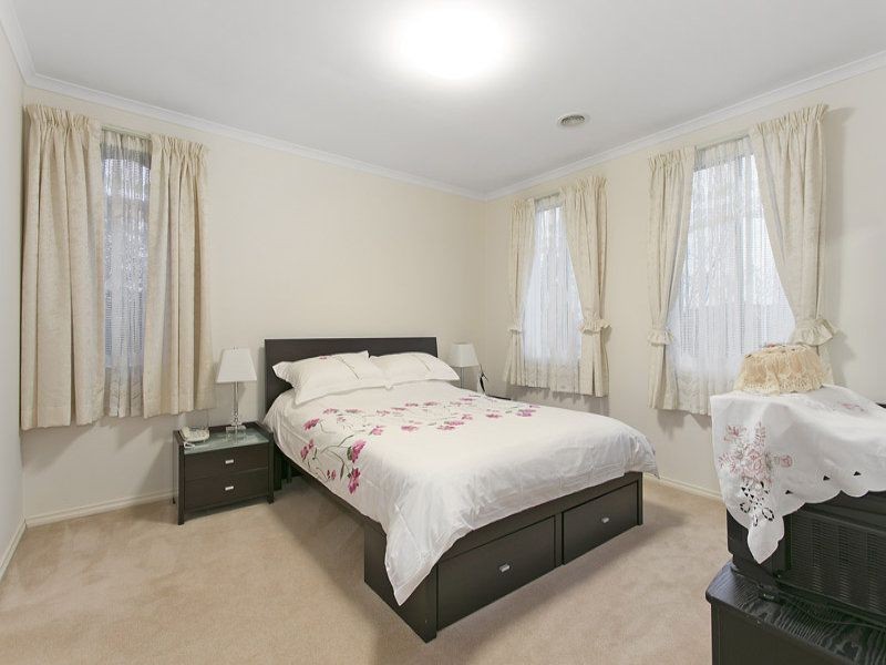 18 Bramble Crescent, Bundoora VIC 3083