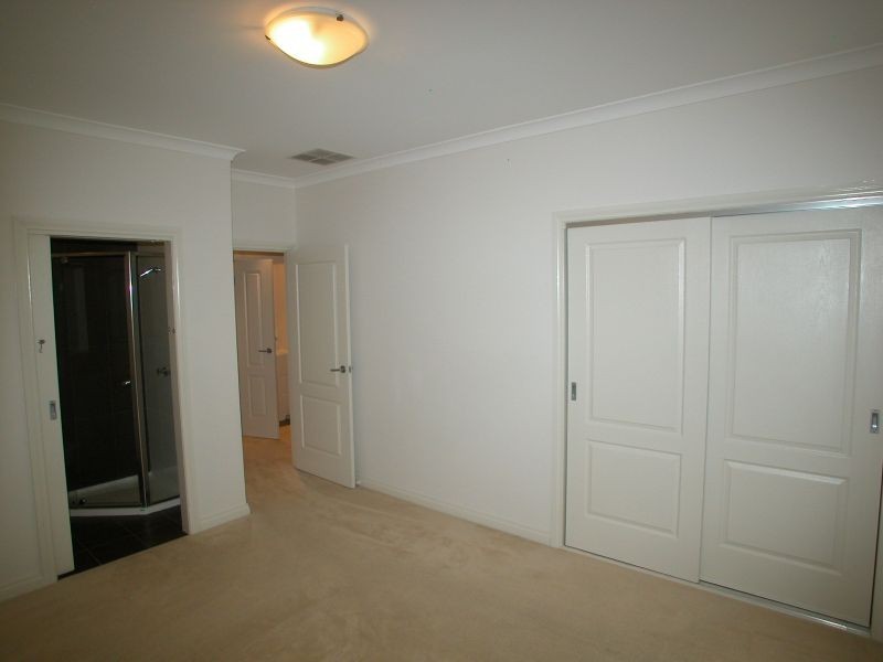 4/144 St Vigeons Road, Reservoir VIC 3073