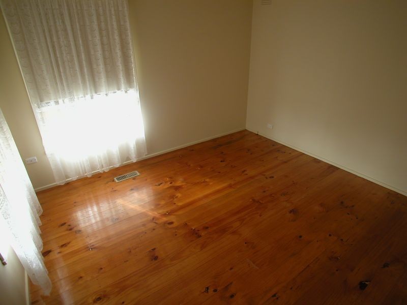 8 Strickland Avenue, Mill Park VIC 3082