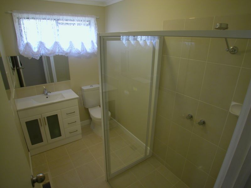 8 Strickland Avenue, Mill Park VIC 3082