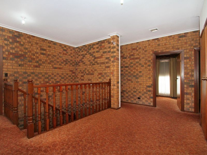 2 Springfield Court, Mill Park VIC 3082