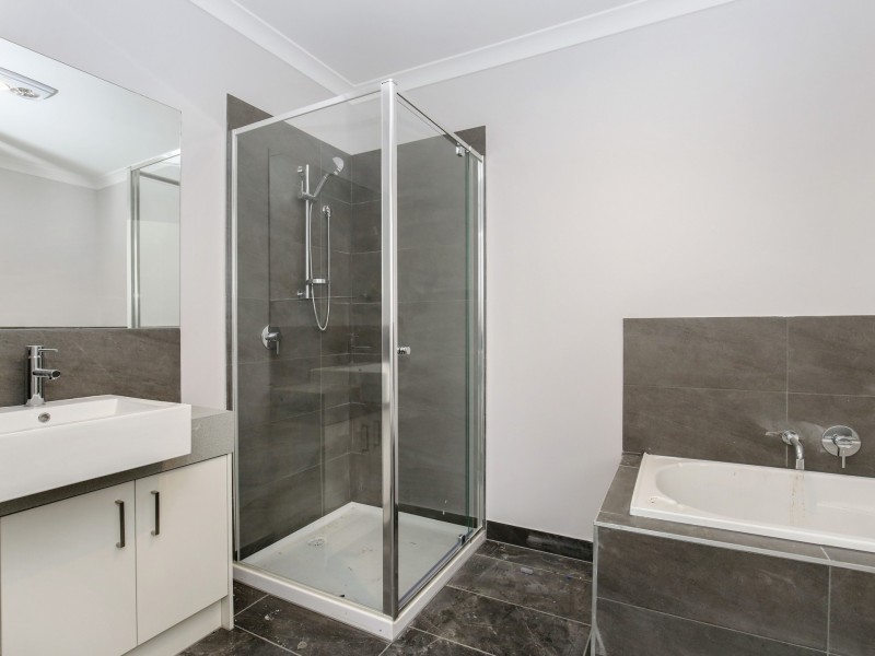 1-42 Applegum Drive, South Morang VIC 3752