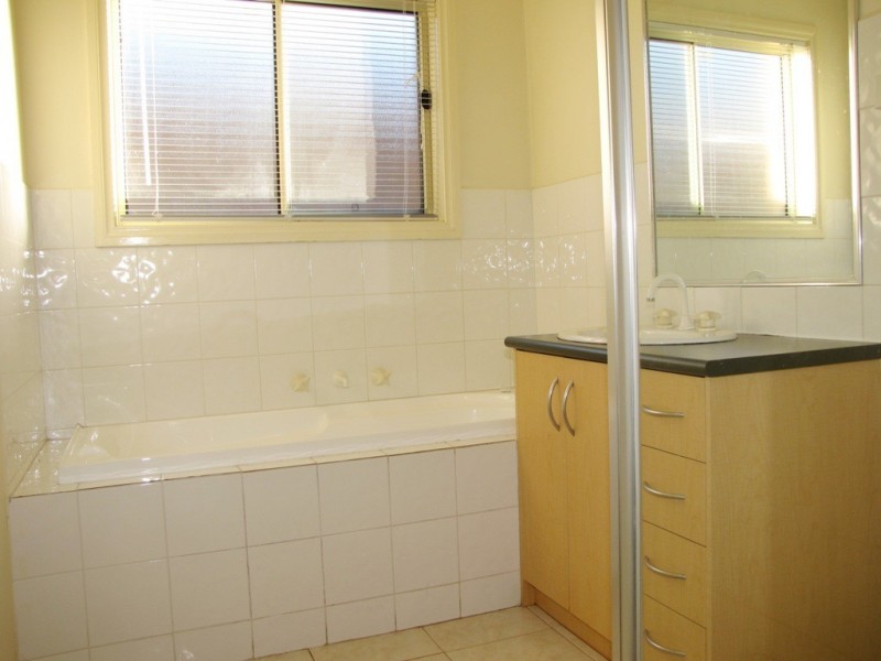 4 Fuschia Grove, South Morang VIC 3752