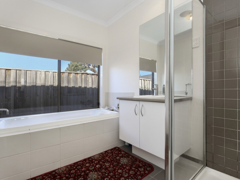 12 Pimpinella Pass, Mernda VIC 3754