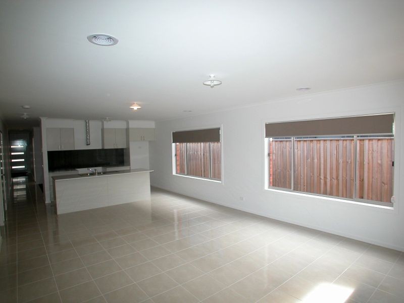 54 Grange Drive, South Morang VIC 3752