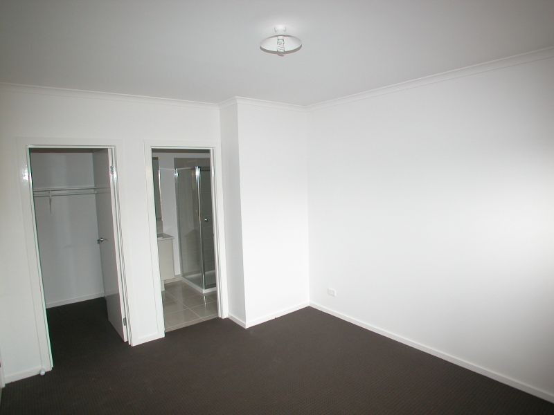 54 Grange Drive, South Morang VIC 3752