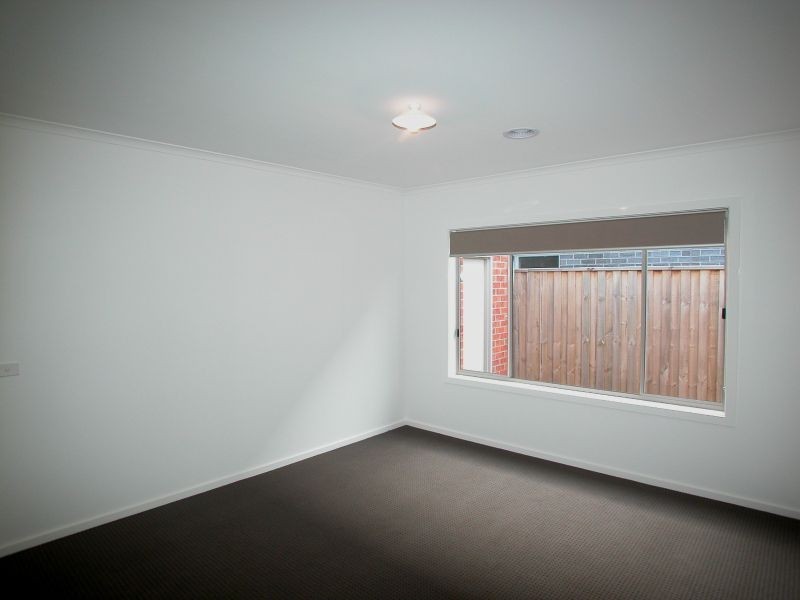 54 Grange Drive, South Morang VIC 3752