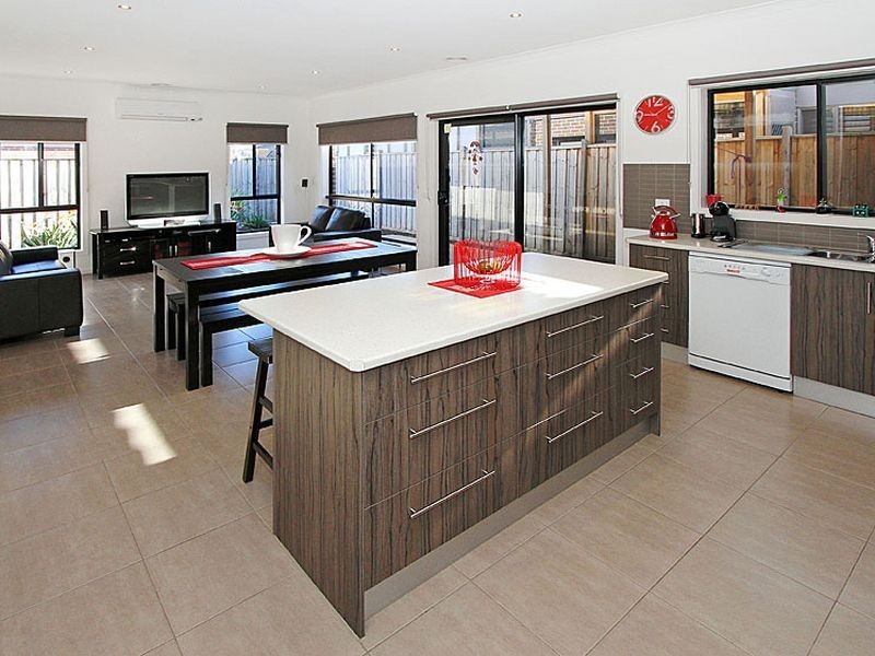 10 Treeview Drive, South Morang VIC 3752