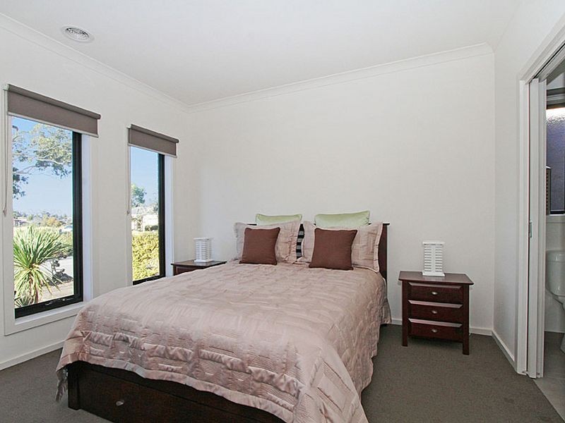 10 Treeview Drive, South Morang VIC 3752