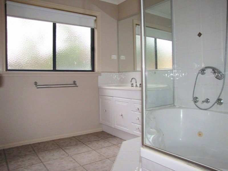 1 Bushmans Walk, South Morang VIC 3752