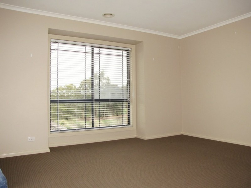 1 Bushmans Walk, South Morang VIC 3752