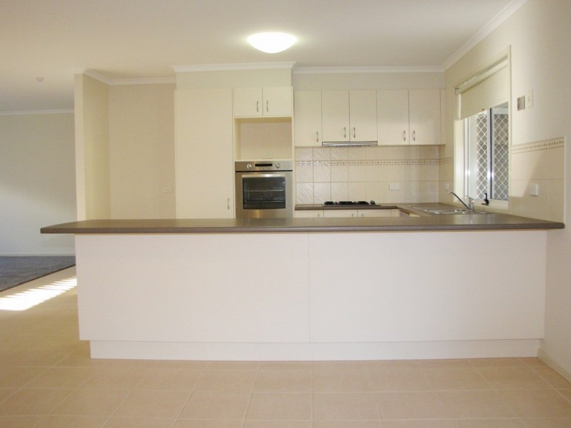 3 The Breezewater, Sanctuary Lakes VIC 3030