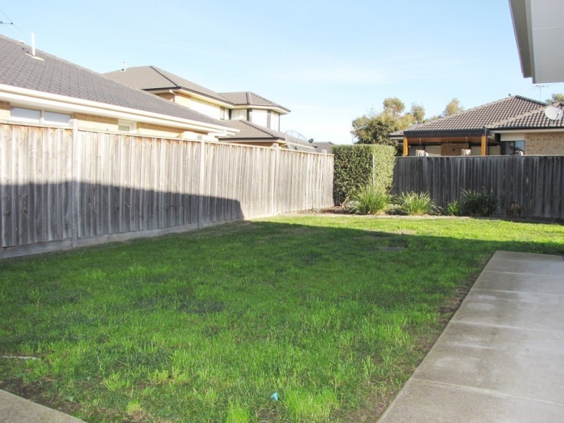 3 The Breezewater, Sanctuary Lakes VIC 3030