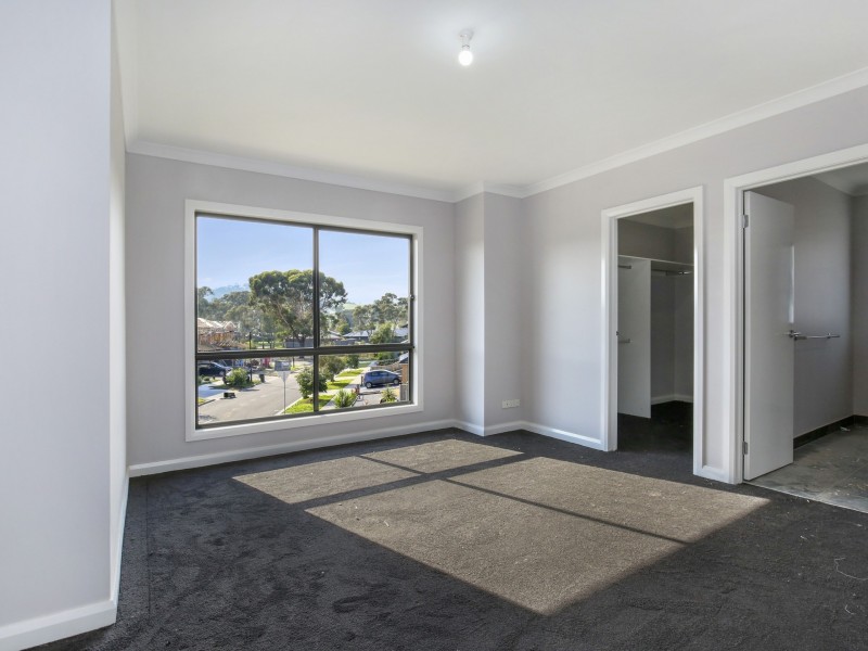 1/42 Applegum Drive, South Morang VIC 3752