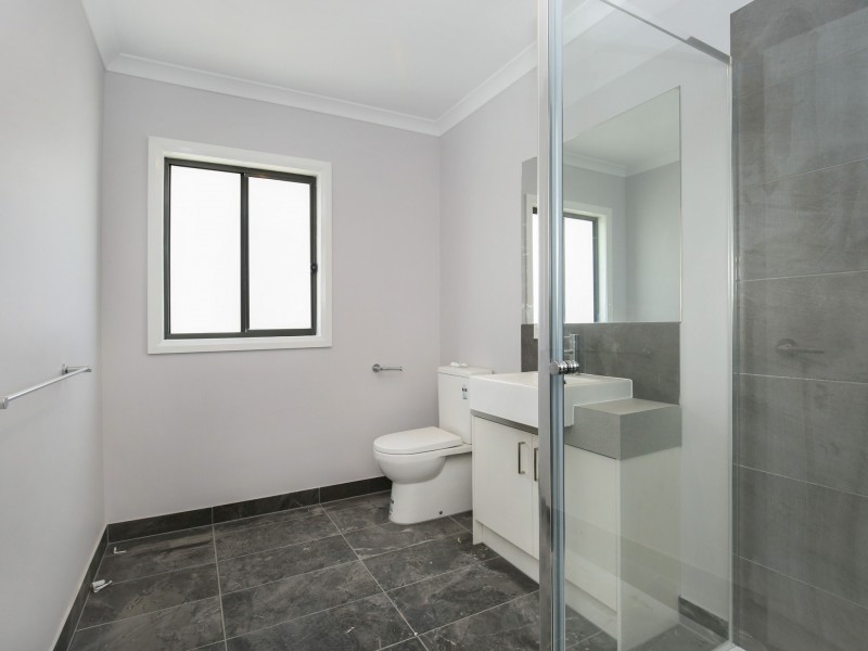 1/42 Applegum Drive, South Morang VIC 3752