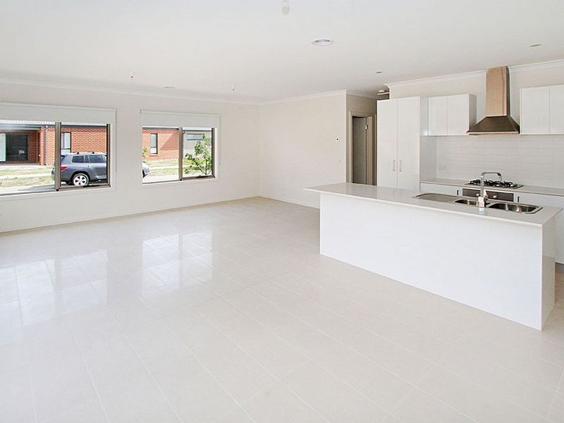 43 Hollaway Drive, Mernda VIC 3754