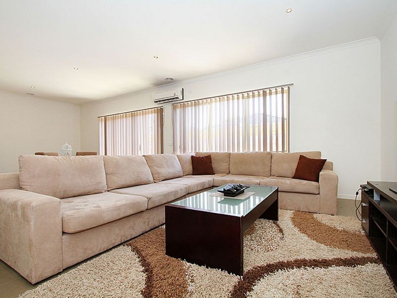 14 Dolphin Drive, South Morang VIC 3752