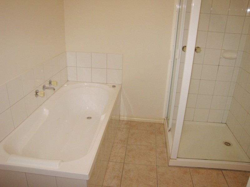 2/7 Sydney Crescent, Lalor VIC 3075